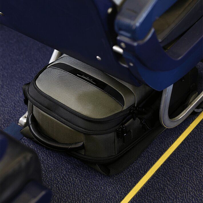 Plecaki podręczne pod fotel