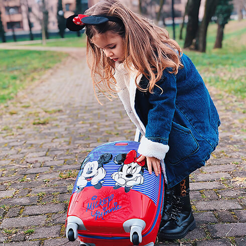 Zabierz ze sobą odrobinę magii podczas podróżowania z naszą kolekcją Mickey i Minnie.