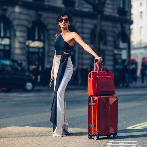 Strike a pose with our deep red Zalia bailhandle and matching Neopulse spinner. #MySamsonite