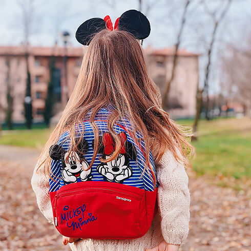 Zabierz ze sobą odrobinę magii podczas podróżowania z naszą kolekcją Mickey i Minnie.
